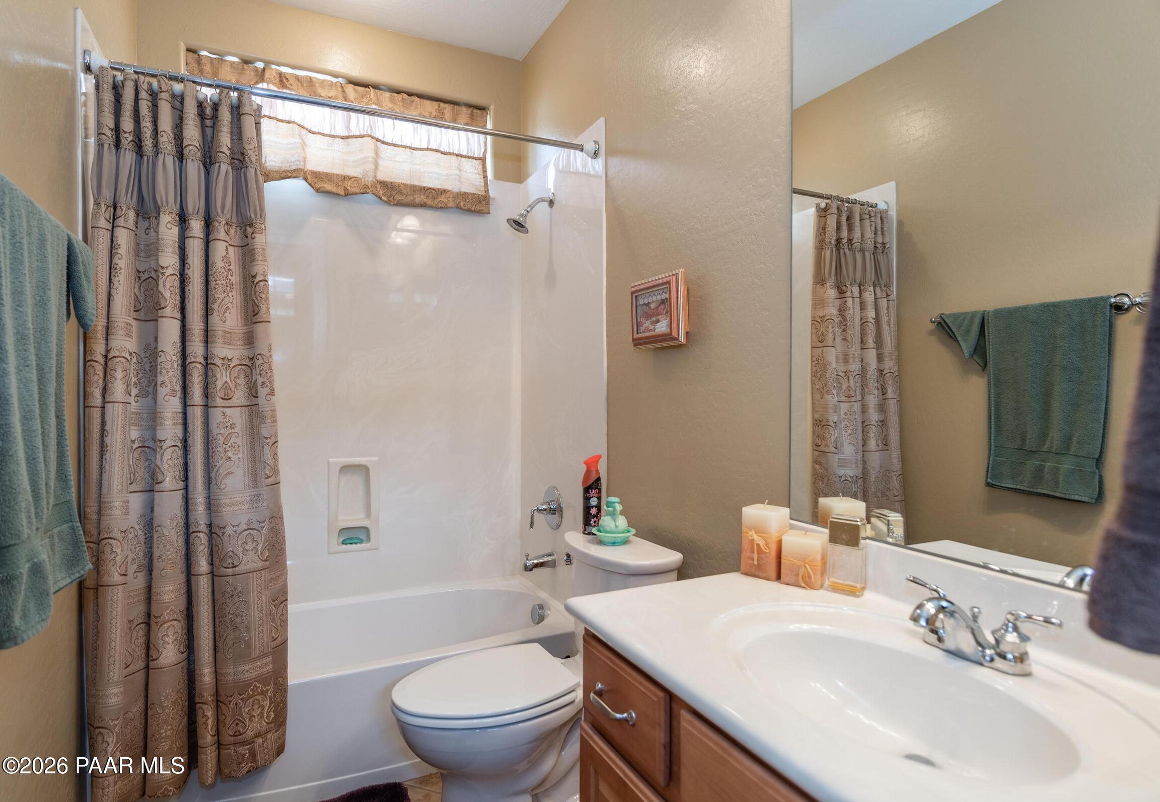 1663 Constable Street Prescott, AZ 86301 - Photo 27 of 54 Full Guest Bathroom