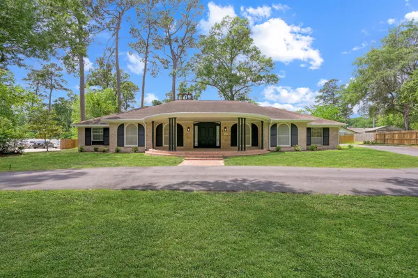 $495,000 | 3 West Briarwood Drive, Conroe, TX 77301