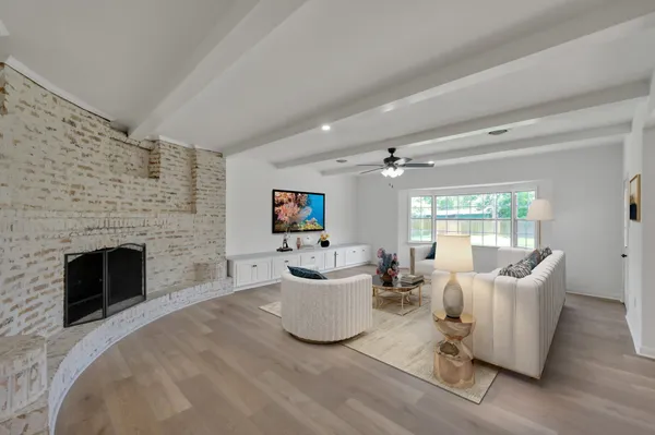 $495,000 | 3 West Briarwood Drive, Conroe, TX 77301