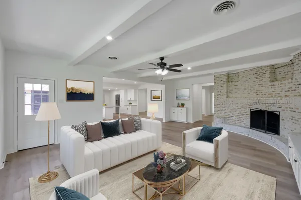 $495,000 | 3 West Briarwood Drive, Conroe, TX 77301