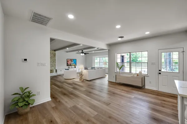 $495,000 | 3 West Briarwood Drive, Conroe, TX 77301