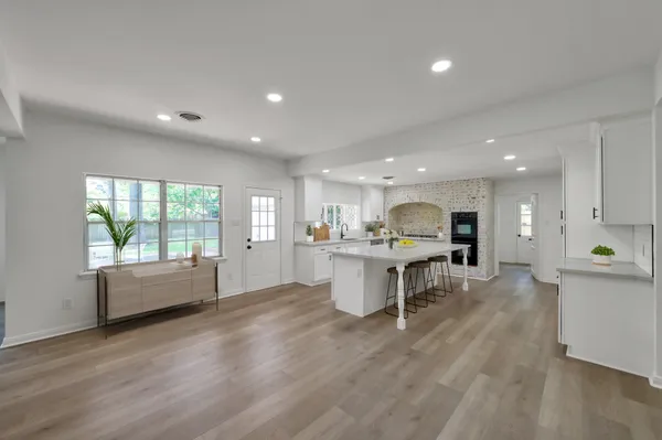 $495,000 | 3 West Briarwood Drive, Conroe, TX 77301