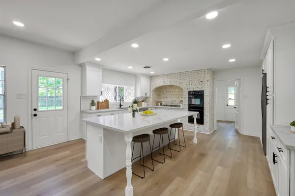 $495,000 | 3 West Briarwood Drive, Conroe, TX 77301