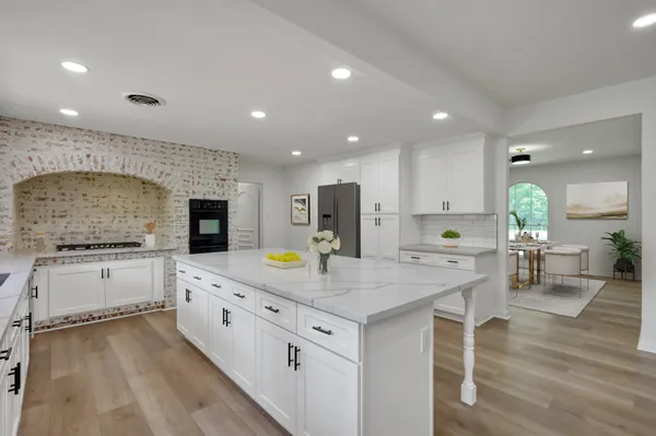 $495,000 | 3 West Briarwood Drive, Conroe, TX 77301
