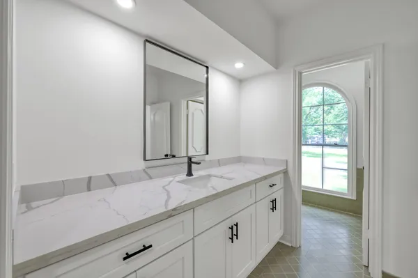 $495,000 | 3 West Briarwood Drive, Conroe, TX 77301