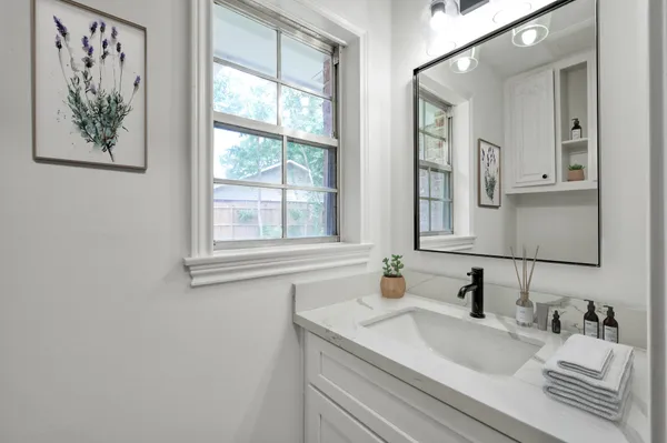 $495,000 | 3 West Briarwood Drive, Conroe, TX 77301