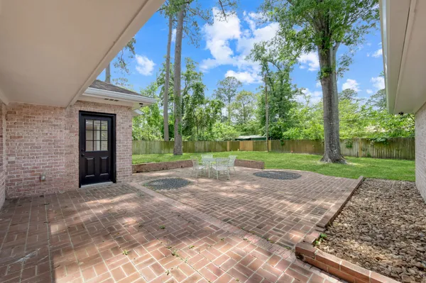 $495,000 | 3 West Briarwood Drive, Conroe, TX 77301