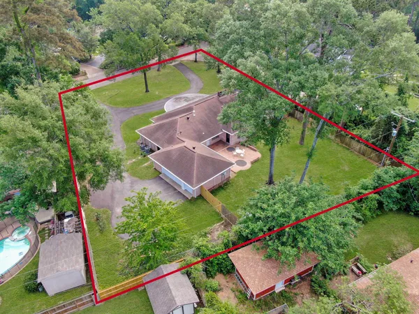 $495,000 | 3 West Briarwood Drive, Conroe, TX 77301