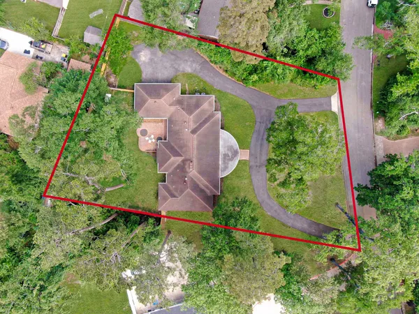 $495,000 | 3 West Briarwood Drive, Conroe, TX 77301