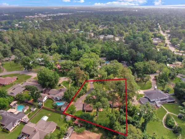 $495,000 | 3 West Briarwood Drive, Conroe, TX 77301