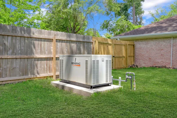 $495,000 | 3 West Briarwood Drive, Conroe, TX 77301