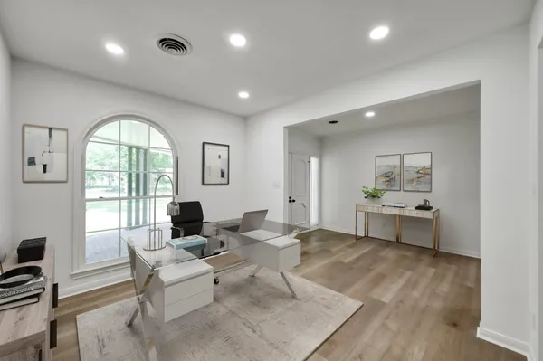 $495,000 | 3 West Briarwood Drive, Conroe, TX 77301