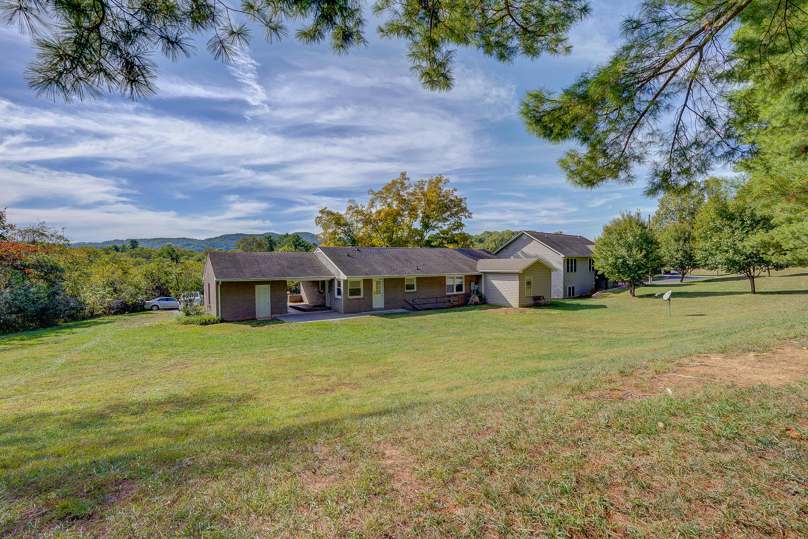 4120 Garst Mill Road Roanoke, VA 24018 - Photo 4 of 43 130