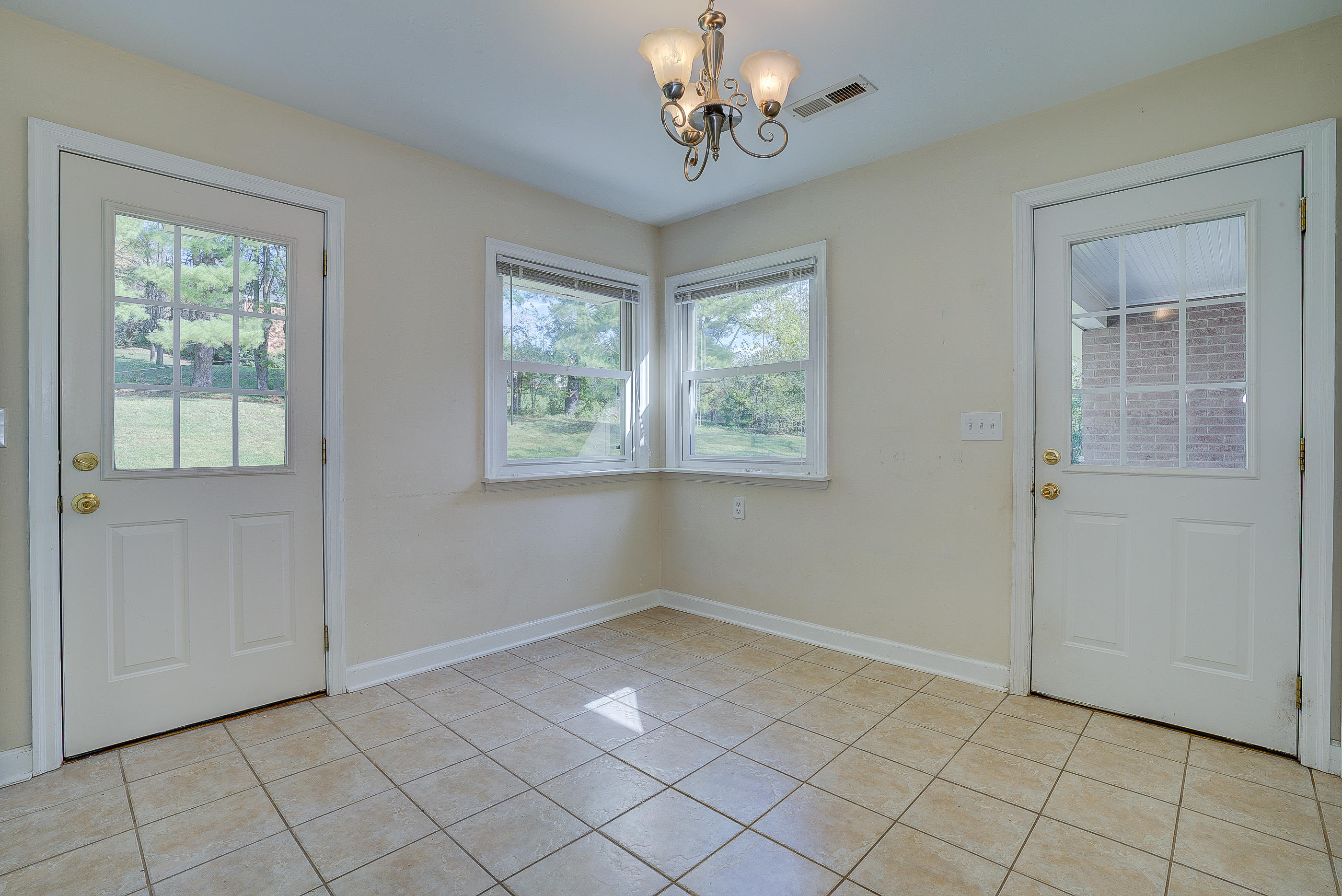 4120 Garst Mill Road Roanoke, VA 24018 - Photo 7 of 43 75