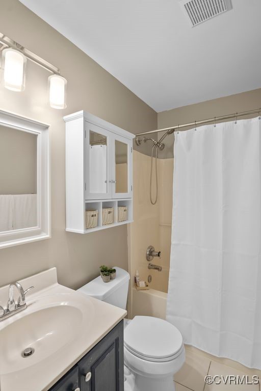 15300 Houndmaster Circle Midlothian, VA 23112 - Photo 23 of 48 a bathroom with a sink toilet vanity and shower