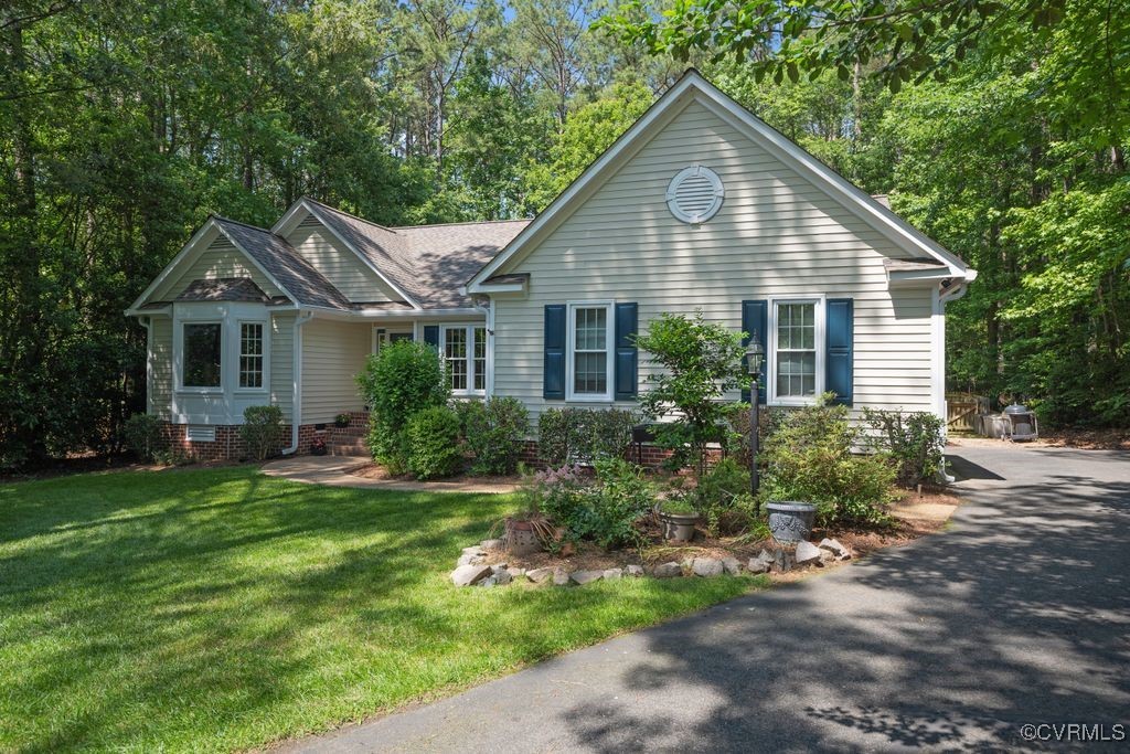 15300 Houndmaster Circle Midlothian, VA 23112 - Photo 3 of 48