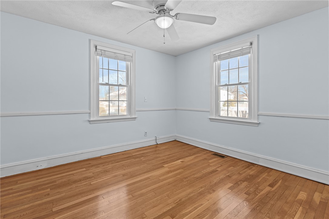 22 Phillips Avenue Warwick, RI 02888 - Photo 13 of 38