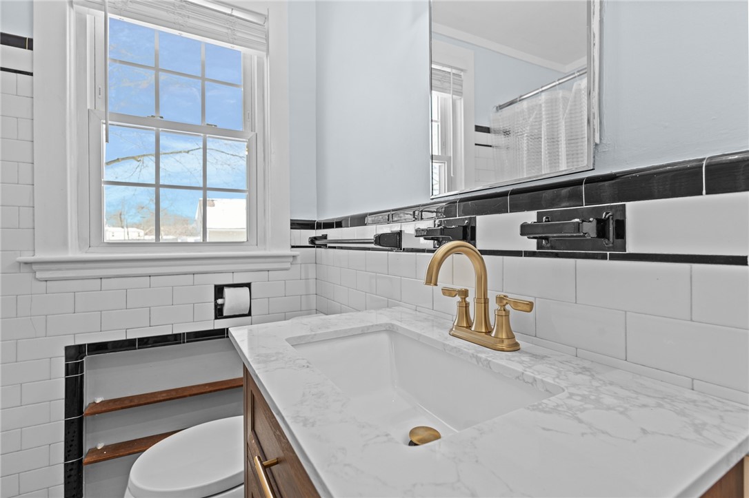 22 Phillips Avenue Warwick, RI 02888 - Photo 16 of 38