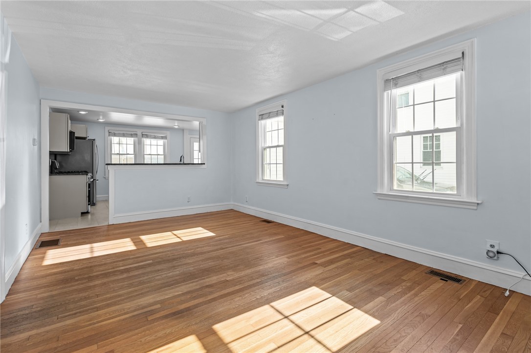 22 Phillips Avenue Warwick, RI 02888 - Photo 7 of 38