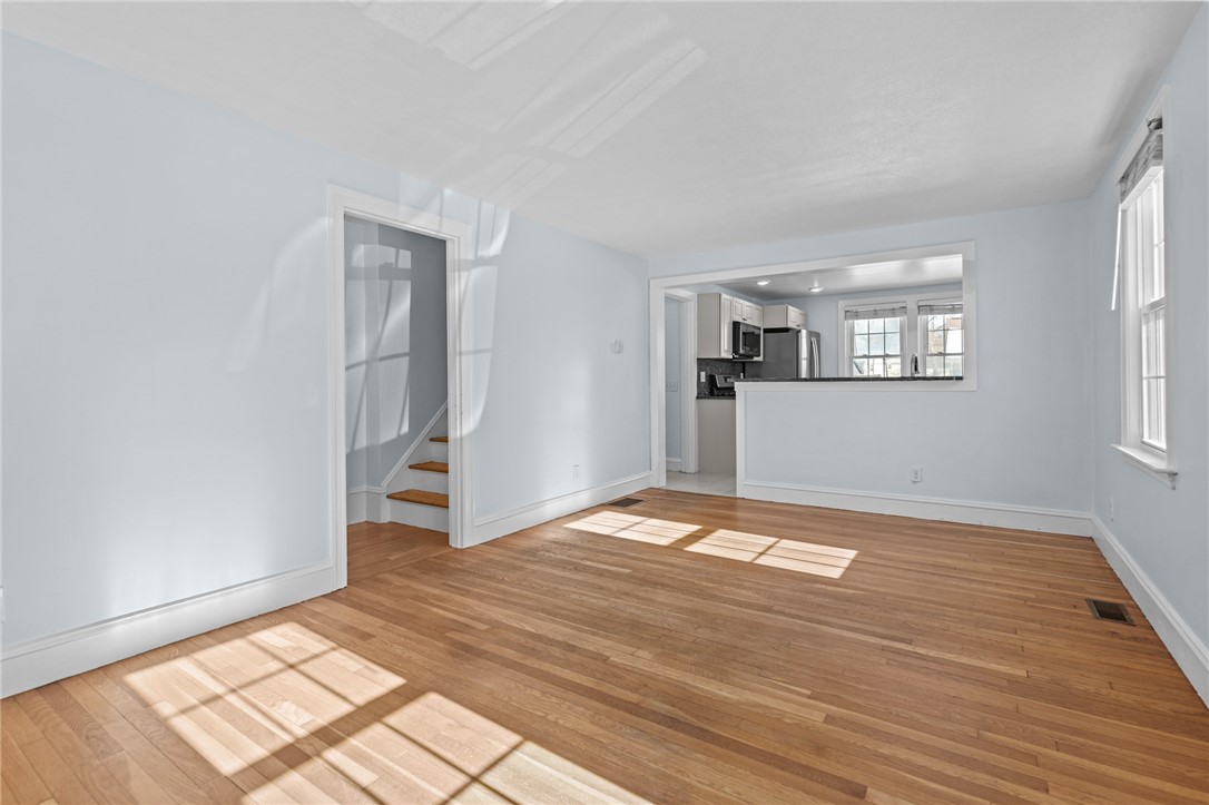 22 Phillips Avenue Warwick, RI 02888 - Photo 8 of 38