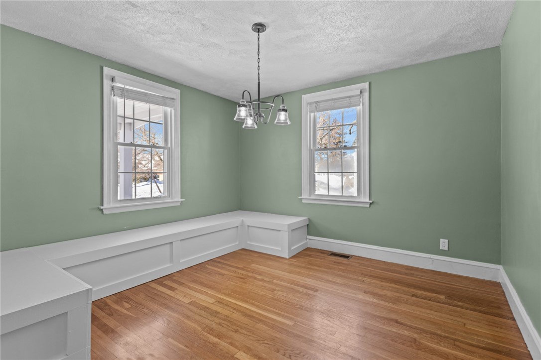 22 Phillips Avenue Warwick, RI 02888 - Photo 9 of 38