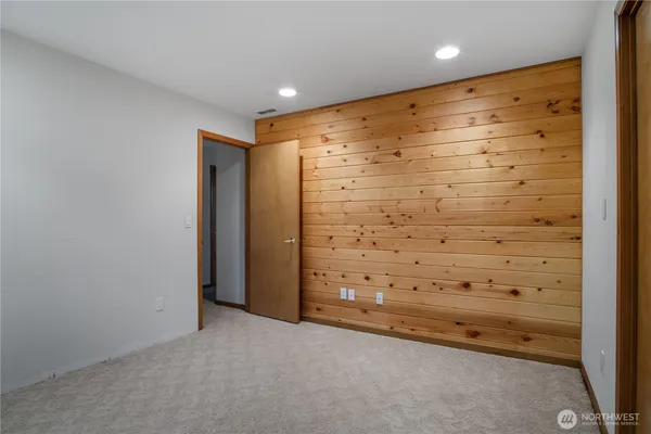 a view of walk in closet