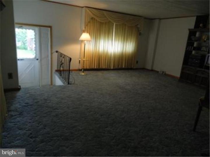 3915 Gideon Road Brookhaven, PA 19015 - Photo 7 of 10 Living Room