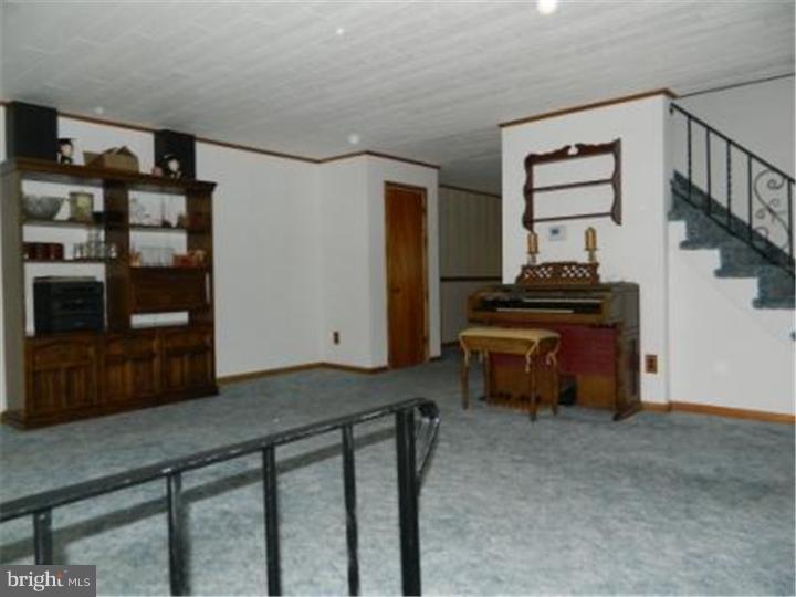 3915 Gideon Road Brookhaven, PA 19015 - Photo 8 of 10 Living Room