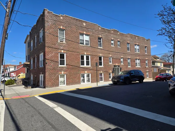 $1,625 | 436 Anderson Avenue, Unit 3, Cliffside Park, NJ 07010