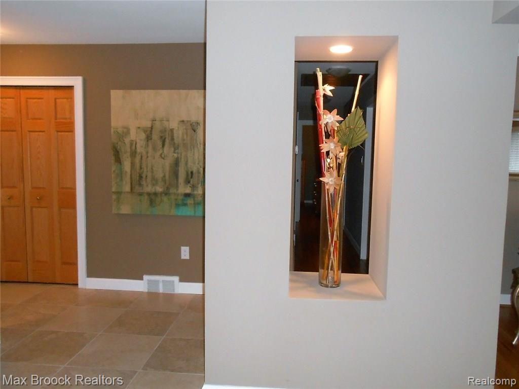 2775 Acorn Road Bloomfield Hills, MI 48302 - Photo 2 of 49 Foyer