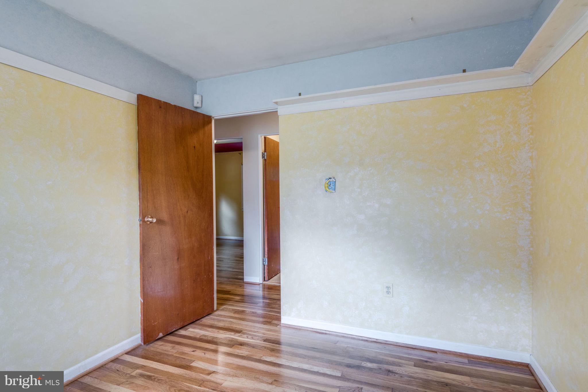 701 West Poplar Road Sterling, VA 20164 - Photo 11 of 28 Main Level Bedroom 1