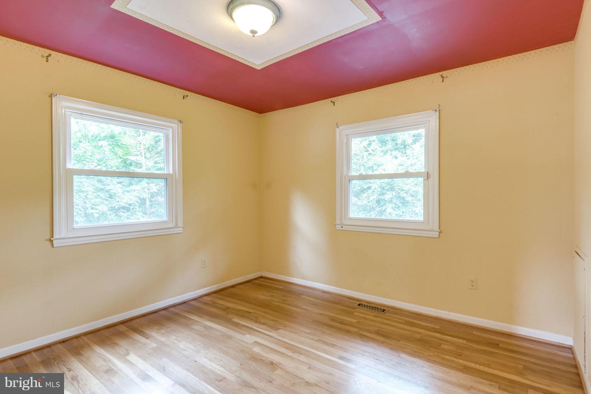 701 West Poplar Road Sterling, VA 20164 - Photo 13 of 28 Main Level Bedroom 3