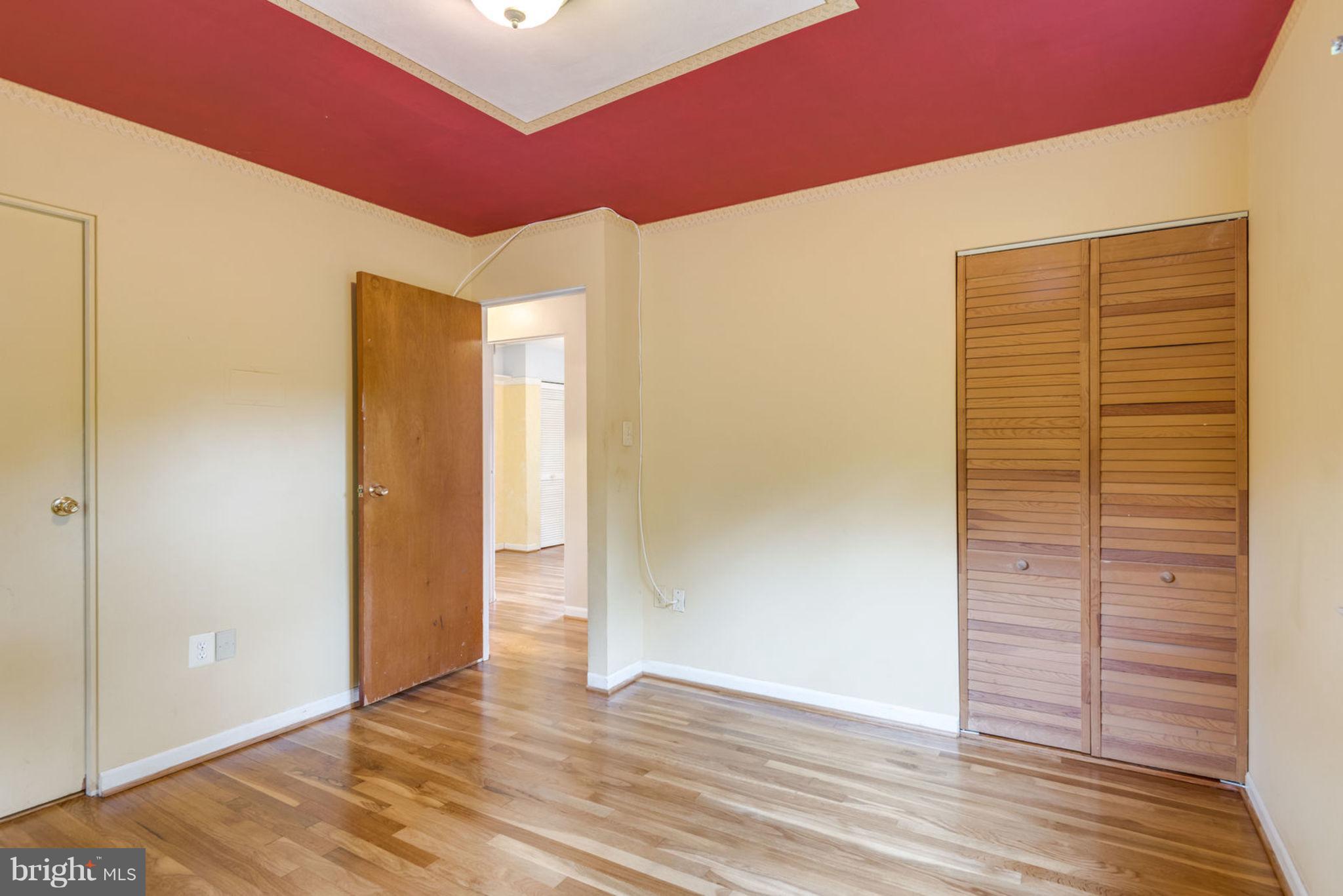 701 West Poplar Road Sterling, VA 20164 - Photo 14 of 28 Main Level Bedroom 3