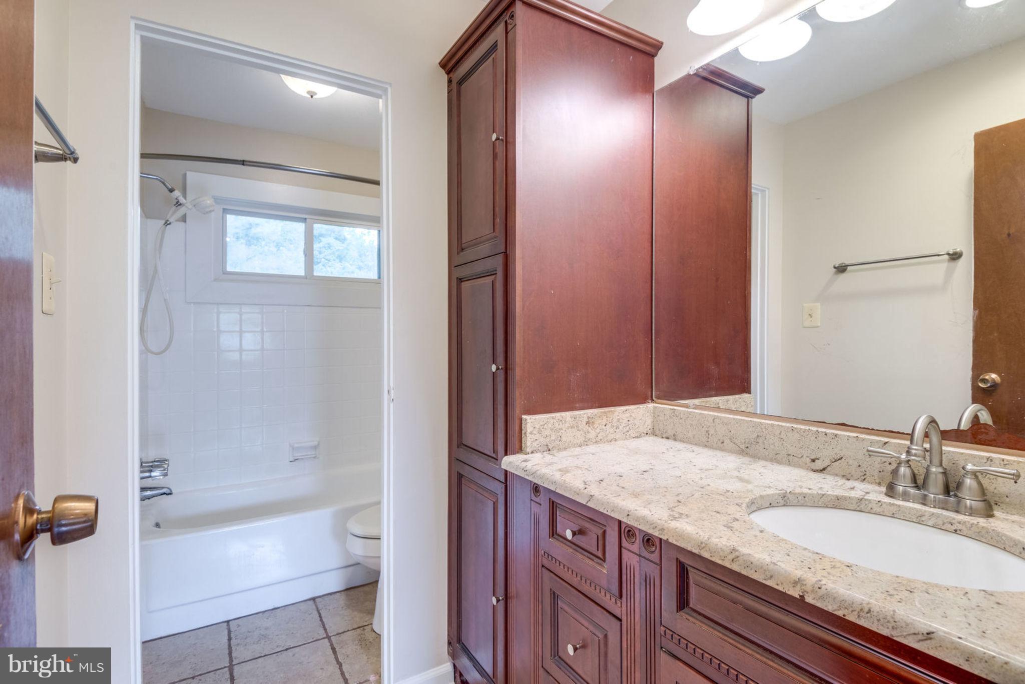 701 West Poplar Road Sterling, VA 20164 - Photo 15 of 28 Main Level Full Bathroom