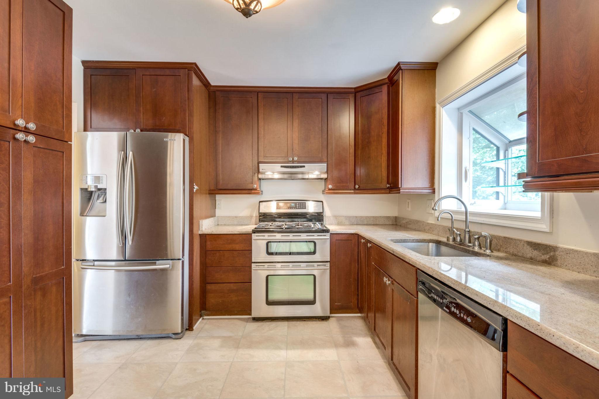 701 West Poplar Road Sterling, VA 20164 - Photo 3 of 28 Kitchen