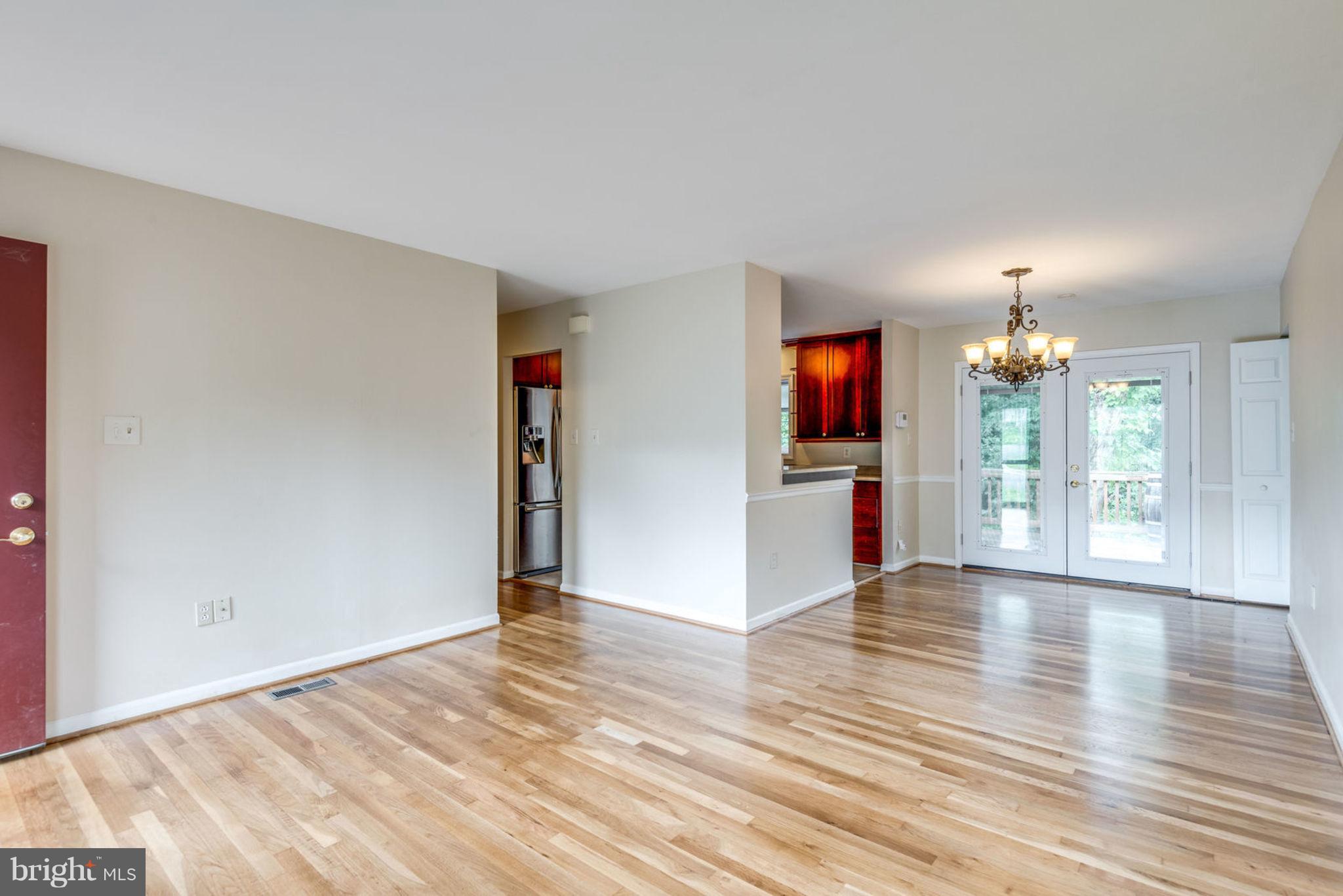 701 West Poplar Road Sterling, VA 20164 - Photo 9 of 28 Living Room