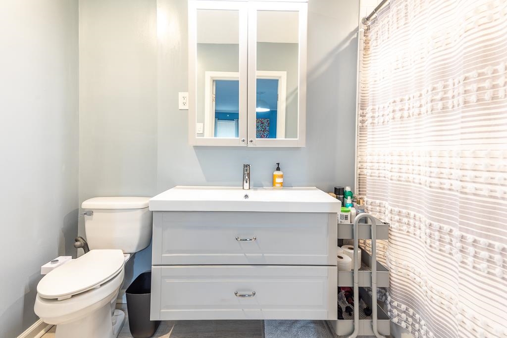 2662 Elmore Park Road Bartlett, TN 38134 - Photo 18 of 28 a bathroom with a sink toilet and shower