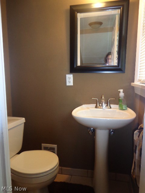 4366 Silsby Road University Heights, OH 44118 - Photo 20 of 23 Updated first floor half bath.