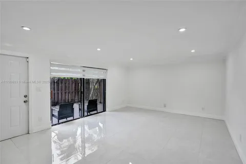 $284,900 | 7947 Tam Oshanter Boulevard, North Lauderdale, FL 33068