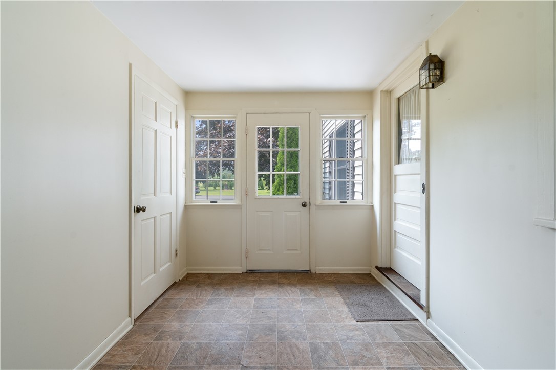 6592 Tuckahoe Road Williamson, NY 14589 - Photo 6 of 40 Enter at the BREEZEWAY - such a comfortable spot to welcome the day or imagine sitting here reading a good book on a sunny afternoon!