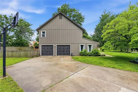 $674,900 | 2229 West 121st Street, Leawood, KS 66209