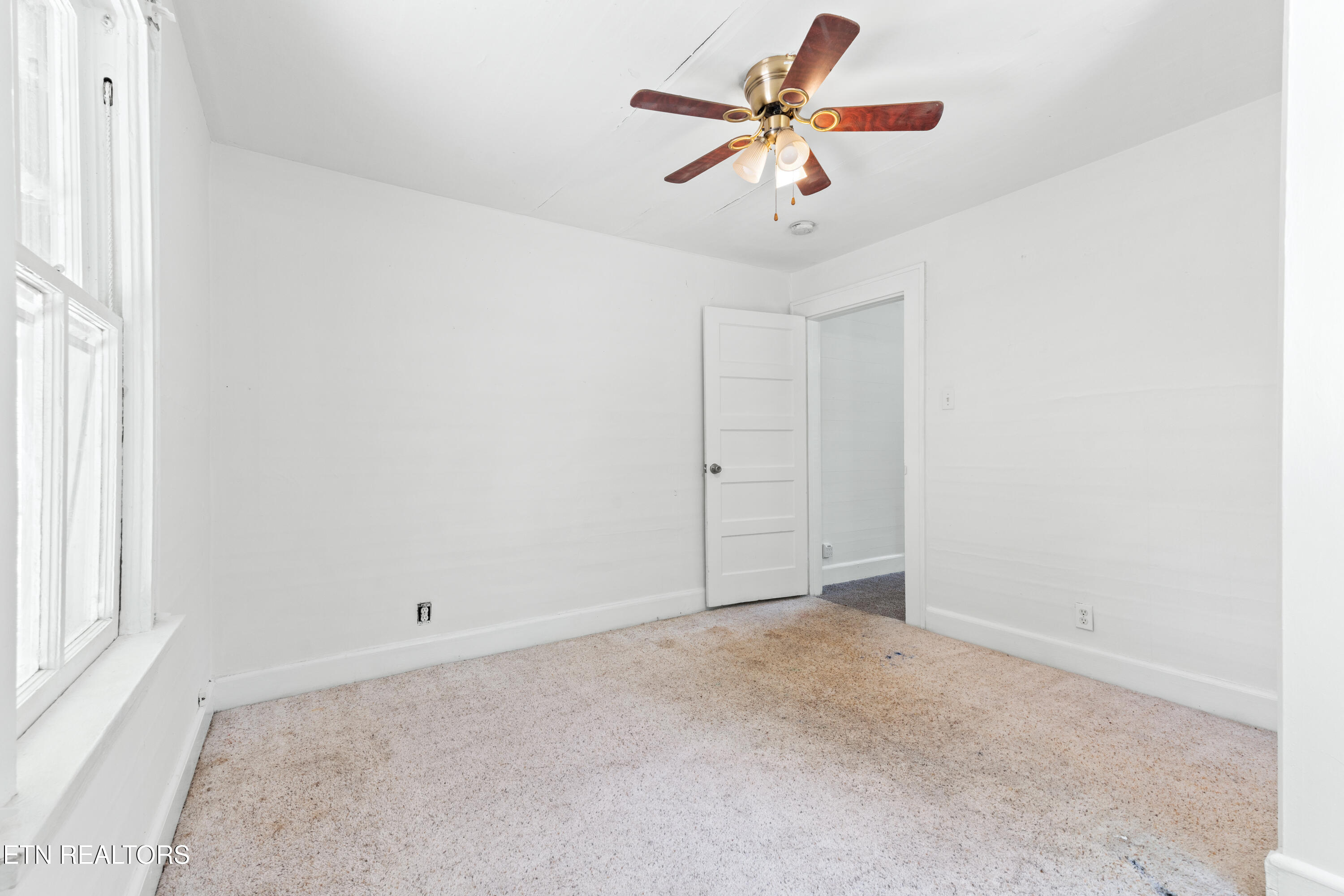 323 Lee Road Clinton, TN 37716 - Photo 15 of 28 323LeeRd-15