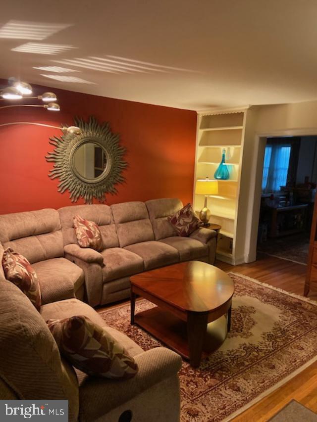 1617 Lochwood Road Baltimore, MD 21218 - Photo 2 of 17 Living room