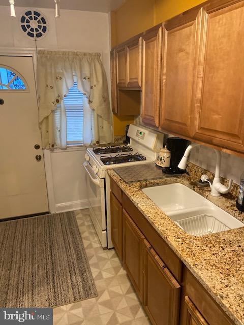 1617 Lochwood Road Baltimore, MD 21218 - Photo 4 of 17 Kitchen