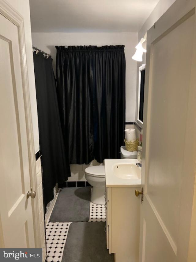 1617 Lochwood Road Baltimore, MD 21218 - Photo 10 of 17 Bathroom