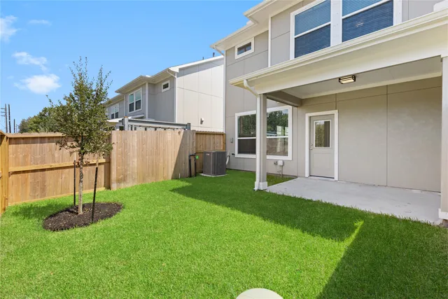 a view of back yard of the house
