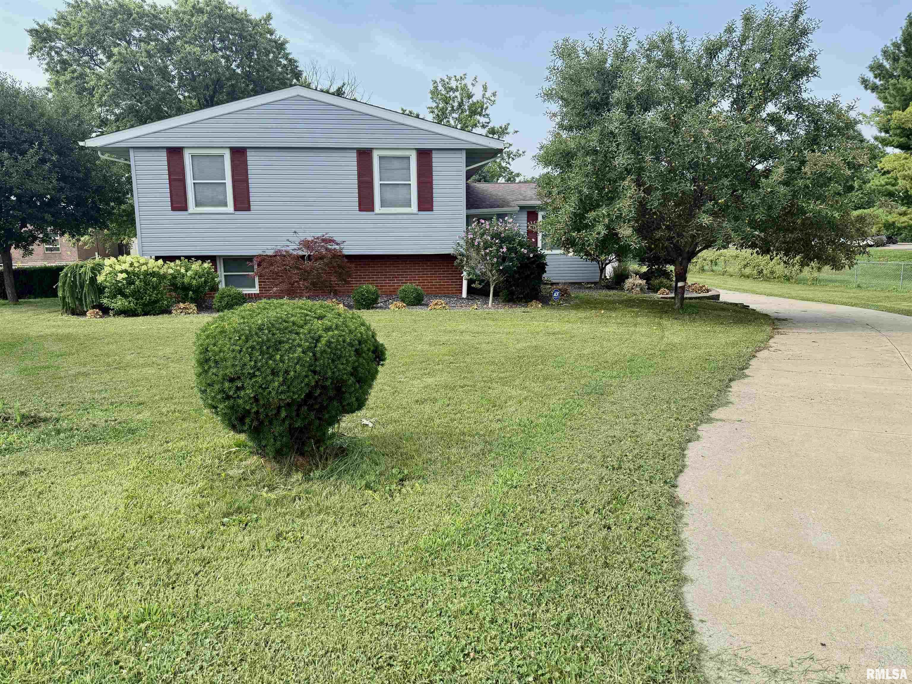 1428 West Northmoor Road Peoria, IL 61614 - Photo 2 of 31