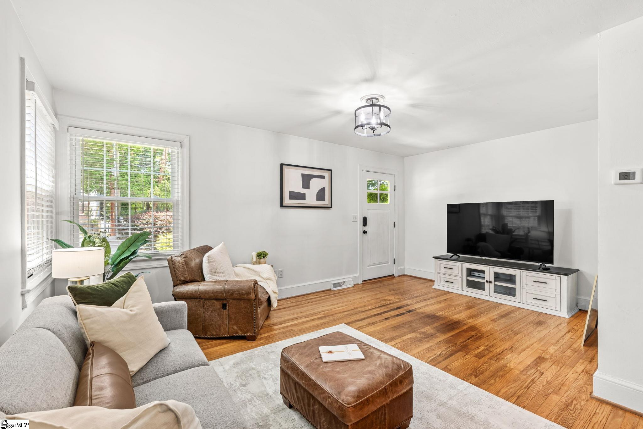 11 Tabor Street Greenville, SC 29609 - Photo 7 of 29