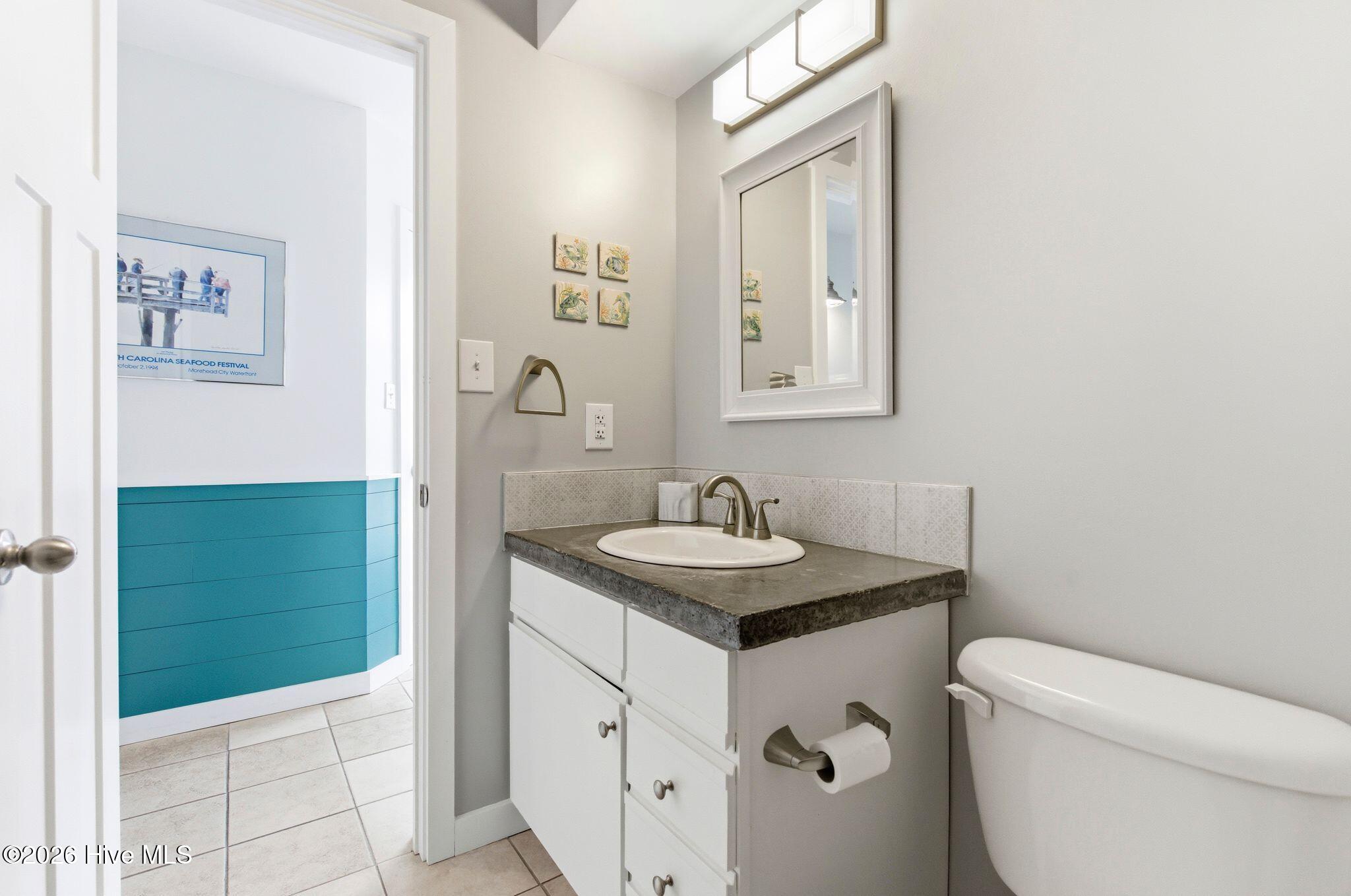 2000 New River Inlet Road, Unit 3201 North Topsail Beach, NC 28460 - Photo 5 of 65 Hall Full Bath