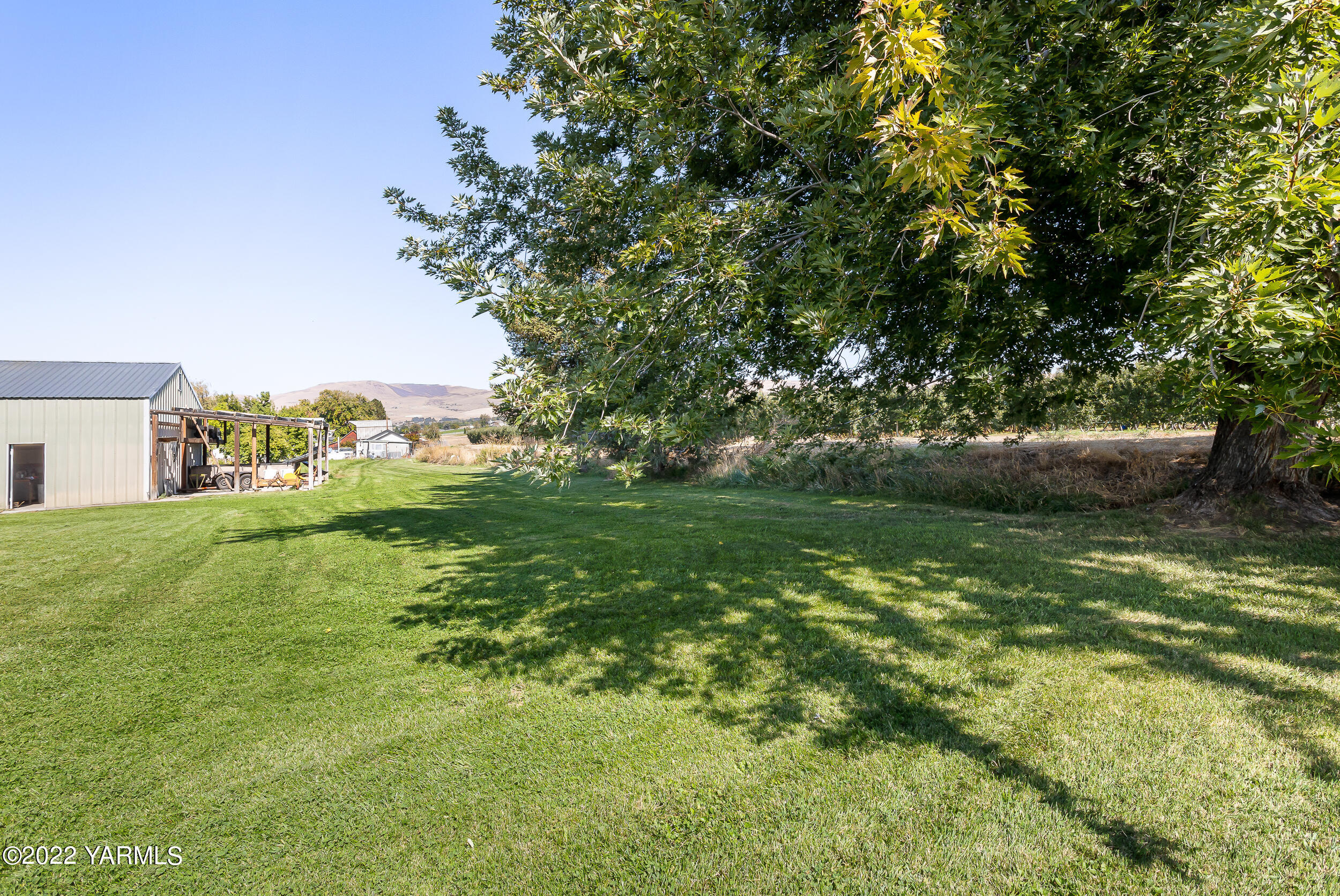1607 Beaudry Road Yakima, WA 98901 - Photo 29 of 45 a view of a green field with wooden fence